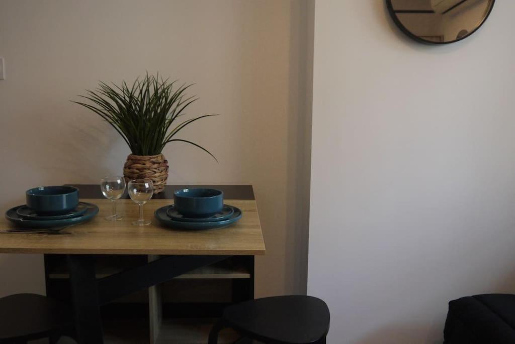 Petit Cocon Douillet Climatise Pour 2 Pers Appartement La Crau Buitenkant foto